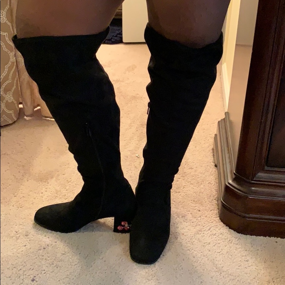 Knee high boots 🤗